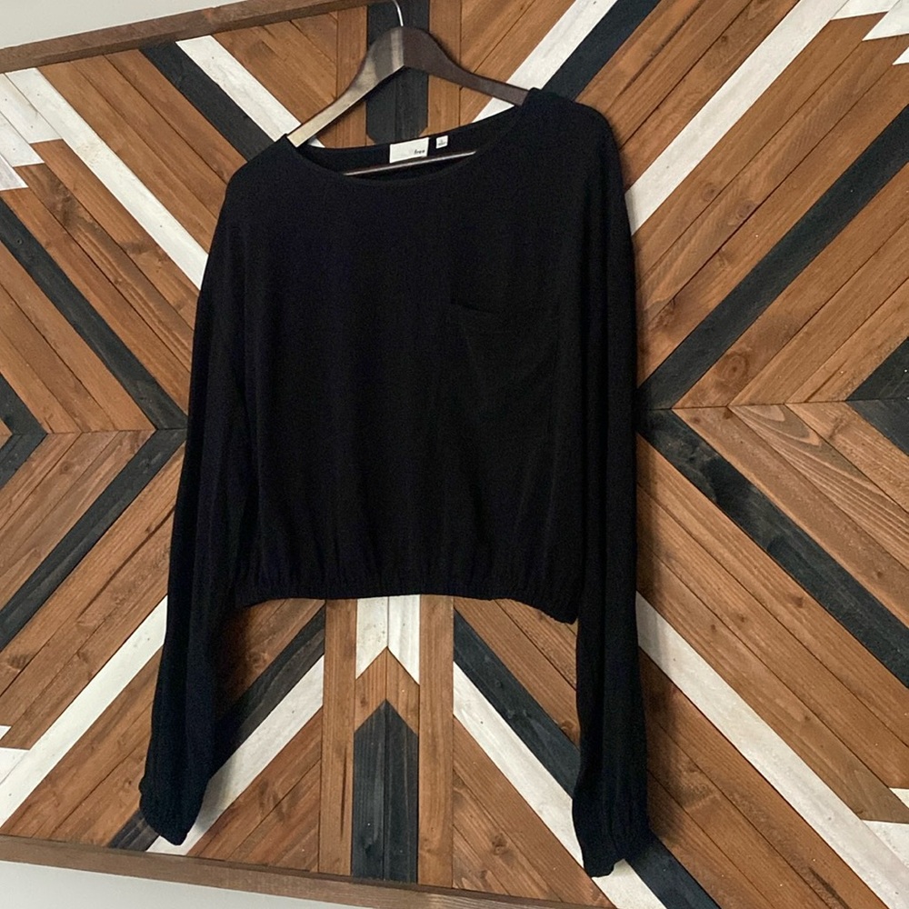 Wilfred Free. Size L. Black blouse (cropped long sleeve)
